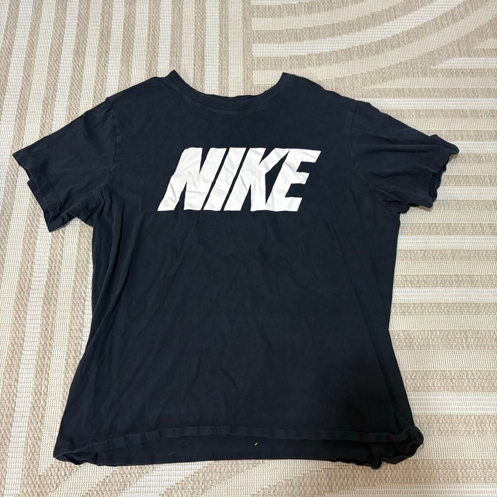The Nike Tee Men's Basic Black Large T-Shirt